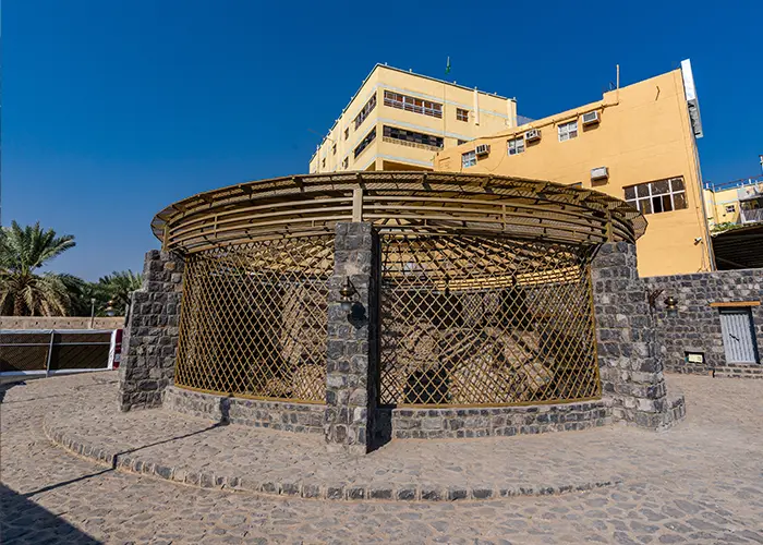 Ziyarat Madinah Ghars well